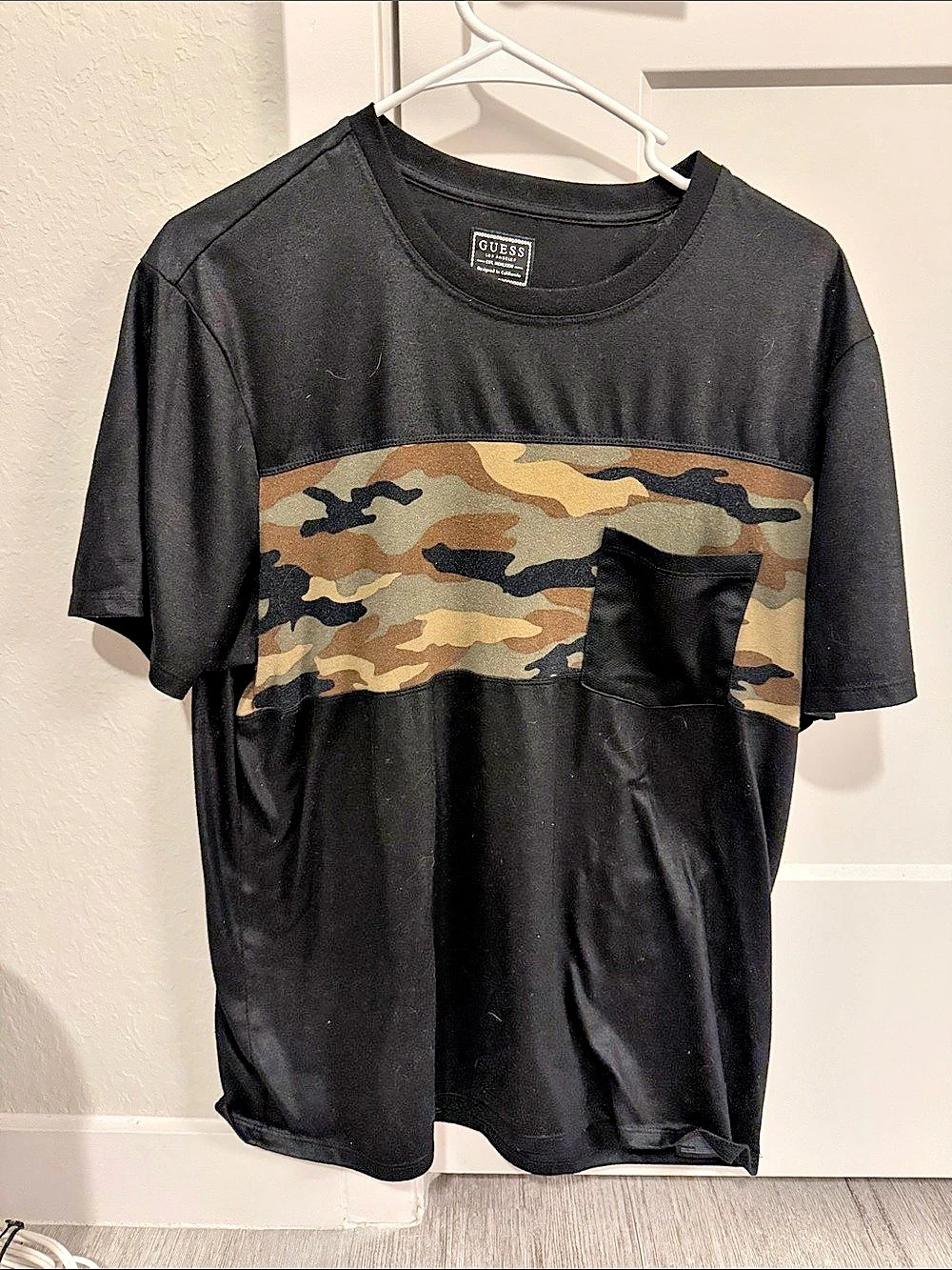 Guess Camo Pocket T-Shirt in Black & Green Like New